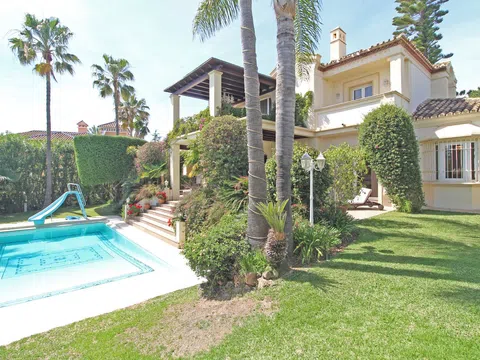 Detached house in Arrabal Bahia de Marbella, 189, Bahía de Marbella, Marbella