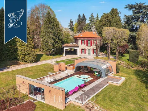 Villa in Erba